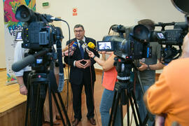 Entrevista al alcalde Antonio Moreno Ferrer. Inauguración de los Cursos de Verano de la Universidad de Málaga. Vélez Málaga. Julio de 2018
