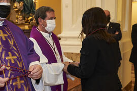 Entrega de medalla de la Cofradía de los Estudiantes. Misa de Lunes Santo. Iglesia de San Agustín. Abril de 2022