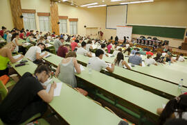 Examen en el aula Magna de la Facultad de Económicas y Empresariales. Olimpiada Española de Economía, Fase Nacional. Málaga. Junio de 2015