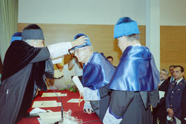Investidura como Doctor "Honoris Causa" de D. Alberto Dou i Mas de Xexàs por la Facultad de Ciencias de la Universidad de Málaga. Salón de Actos del Rectorado. Mayo de 2002