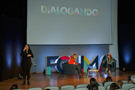 Cristina Mena "Dialogando" con Raquel Haro sobre "cómo convertir tus dramas en una bonita historia". Facultad de Psicología y Logopedia de la Universidad de Málaga. Febrero de 2022