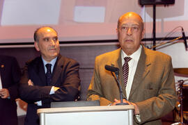 Entrega de placa en agradecimiento a Rafael Bravo. Cena del 3º Congreso Internacional de Actividad Físico-Deportiva para Mayores de la Universidad de Málaga. Hotel Barceló Málaga. Marzo de 2009