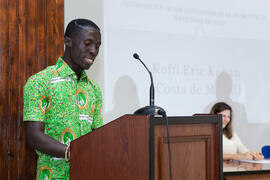 Intervención del alumno Koffi Eric Konan. Graduación de los alumnos del CIE de la Universidad de Málaga. Centro Internacional de Español. Septiembre de 2014