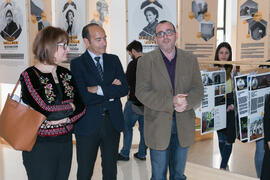 Yolanda García Calvente, Tomás Azorín y Carlos Rosa en la inauguración de la exposición “arcVision Prize-Mujeres y Arquitectura” en la Escuela Técnica Superior de Arquitectura de la Universidad de Málaga. Campus de El Elijo. Marzo de 2017.