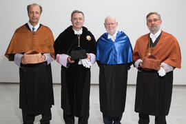 Retrato de grupo previo a la investidura como Doctor "Honoris Causa" de Antonio Luque por la Facultad de Ciencias de la Universidad de Málaga. Edificio del Rectorado. Octubre de 2016