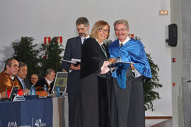 Entrega de la insignia al mérito en el trabajo. Acto Conmemorativo de los 40 años de la Universidad de Málaga. Escuela Técnica Superior de Ingeniería Informática. Diciembre de 2012