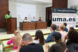 Intervención del alumno Koffi Eric Konan. Graduación de los alumnos del CIE de la Universidad de Málaga. Centro Internacional de Español. Septiembre de 2014