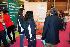 José Ángel Narváez en el estand de Deporte Universitario. Jornadas de Puertas Abiertas de la Universidad de Málaga. Complejo Polideportivo Universitario. Abril de 2016