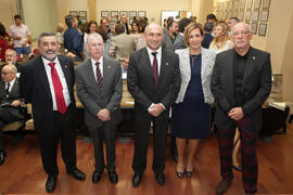 Foto de grupo previa al acto conmemoración del 50 Aniversario de la Facultad de Económicas. Facultad de Ciencias Económicas y Empresariales. Octubre de 2015