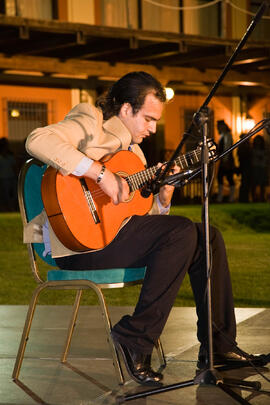Actuación de un guitarrista. Inauguración del Campeonato Mundial Universitario de Golf. Antequera Golf. Junio de 2010