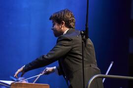 José Luis López Antón dirige la Orquesta Sinfónica de Málaga. Concierto Conmemorativo del 50 Aniversario de la Universidad de Málaga. Auditorio Edgar Neville, Málaga. Junio de 2022