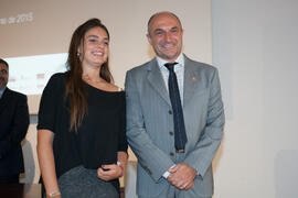 Entrega del séptimo premio a María Torrent. Entrega de premios en el Paraninfo de la Universidad de Málaga. Olimpiada Española de Economía, Fase Nacional. Junio de 2015