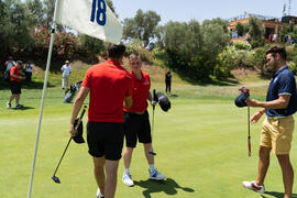 Los jugadores se felicitan en el Campeonato Europeo de Golf Universitario. Antequera. Junio de 2019