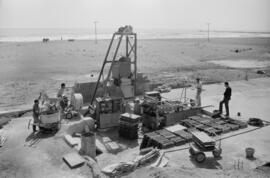Málaga. Máquina de Zafra en las playas de la Misericordia. Marzo de 1963