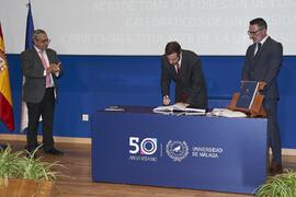 Toma de posesión de Vicente Luis Mora Suárez-Varela como profesor titular del Área de Literatura Española de la Universidad de Málaga. Toma de posesión de nuevos catedráticos y profesores titulares de la Universidad de Málaga. Paraninfo. Noviembre de 2023