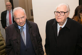Alfonso Guerra y Eugenio Chicano. Inauguración de la exposición "Aguatintas por Seguiriyas", de Eugenio Chicano. Palacio Episcopal de Málaga. Enero de 2019