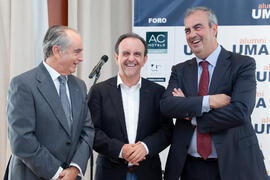 Juan Antonio Conesa, Rafael Rodríguez y Carlos de las Heras en el nombramiento de Rafael Rodríguez como Miembro de Honor de la Asociación de Antiguos Alumnos de la Universidad de Málaga. Foro Alumni UMA. Octubre de 2014