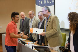 Entrega de premios del concurso por el cual se elige el logo del 50º Aniversario de la Facultad de Económicas. Rectorado. Junio de 2014