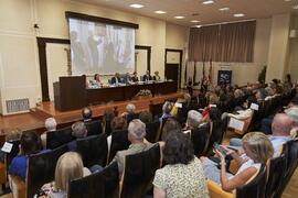Entrega de la Medalla de Oro de la Facultad de Medicina de la Universidad de Málaga a Francisco de la Torre en la celebración de su 50 Aniversario. Facultad de Medicina. Octubre de 2022