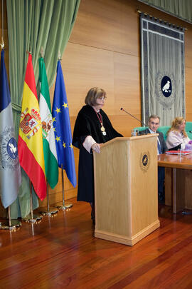 Adelaida de la Calle en la investidura como Doctor "Honoris Causa" de Miguel Delibes de Castro por la Facultad de Ciencias de la Universidad de Málaga. Rectorado. Junio de 2014