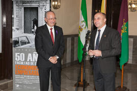 Francisco de la Torre y Eugenio José Luque en la inauguración de la exposición "Málaga, 50 años de la Facultad de Económicas" en el Archivo Municipal. Archivo Municipal. Noviembre de 2015