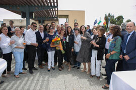 Entrega de flores a Coral Erades. Conmemoración del 30 Aniversario de la Oficina de Transferencia de Resultados de Investigación de la Universidad de Málaga (OTRI). Edificio del Rectorado. Mayo de 2019