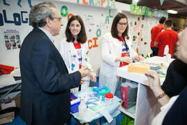 Estand de la Facultad de Ciencias de la Salud. Jornadas de Puertas Abiertas de la Universidad de Málaga. Complejo Polideportivo Universitario. Abril de 2016
