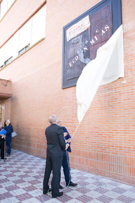 Inauguración del mural conmemorativo del 50 Aniversario de la Facultad de Económicas. Facultad de Ciencias Económicas y Empresariales. Marzo de 2019