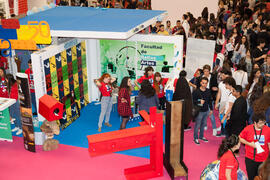 Estand de la Facultad de Bellas Artes. Jornadas de Puertas Abiertas de la Universidad de Málaga. Complejo Polideportivo Universitario. Abril de 2016