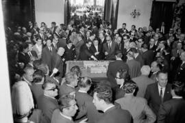 Presentación de la maqueta de la nueva Facultad  de Ciencias Políticas, Económicas y Comerciales en el edificio de la antigua Audiencia Provincial, en la Alameda Principal. Málaga. Abril, 1965.