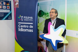 José Ángel Narváez en estand de la Fundación General de la UMA. Jornadas de Puertas Abiertas de la Universidad de Málaga. Complejo Polideportivo Universitario. Abril de 2016