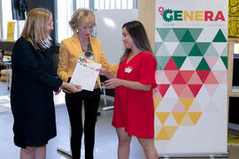 Entrega de diploma. Clausura del programa "Genera". Edificio "The Green Ray". Junio de 2019