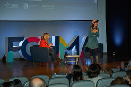 Cristina Mena "Dialogando" con Raquel Haro sobre "cómo convertir tus dramas en una bonita historia". Facultad de Psicología y Logopedia de la Universidad de Málaga. Febrero de 2022