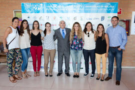 Pedro Montiel junto a algunos participantes en la gala del deporte de la Universidad de Málaga. Mayo de 2014