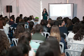 Alumnado asistente a una charla informativa. Jornadas de Puertas Abiertas de la Universidad de Málaga. Complejo Polideportivo Universitario. Abril de 2016