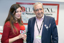 José Ángel Narváez con una periodista de Aula Magna. Jornadas de Puertas Abiertas de la Universidad de Málaga. Complejo Polideportivo Universitario. Abril de 2018