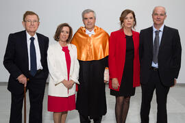 Retrato familiar de José Emilio Navas previo a su investidura como Doctor "Honoris Causa" por la Facultad de Ciencias Económicas y Empresariales de la Universidad de Málaga. Edificio del Rectorado. Abril de 2017