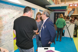 José Ángel Narváez en el estand de Igualdad y Acción Social. Jornadas de Puertas Abiertas de la Universidad de Málaga. Complejo Polideportivo Universitario. Abril de 2018