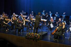José Luis López Antón dirige a la Orquesta Sinfónica de Málaga. Concierto Conmemorativo del 50 Aniversario de la Universidad de Málaga. Auditorio Edgar Neville, Málaga. Junio de 2022