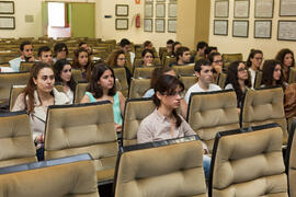 Asistentes a la inauguración del VI Reto Gestalentum 20x10. Facultad de Ciencias Económicas y Empresariales. Abril 2015