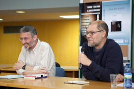 Javier Muñoz Arrebola y Pablo Aranda en la presentación de su novela 'El protegido'. Biblioteca General. Abril 2015