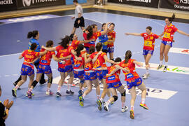 La selección española celebra la victoria. Partido Rumanía - España. Categoría femenina. Campeonato del Mundo Universitario de Balonmano. Antequera. Julio de 2016