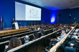 Antonio Álvarez Gil presenta la conferencia inaugural del curso 2018-2019 de la Escuela Técnica Superior de Arquitectura de la Universidad de Málaga. Paraninfo. Octubre de 2018