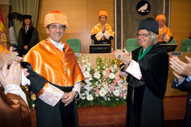 Investidura como Doctor "Honoris Causa" de D. José Manuel González Páramo por la Universidad de Málaga. Rectorado. Junio de 2011