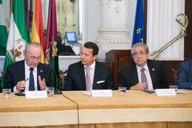 Francisco de la Torre, Álex Mejía y José Ángel Narváez. Presentación del Centro Internacional de Autoridades y Líderes. Ayuntamiento de Málaga. Julio de 2018