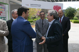 José Ángel Narváez saluda a miembros del cuerpo consular de Málaga. Inauguración de la oficina 'Welcome to UMA'. Campus de Teatinos. Abril de 2019