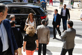 Llegada de Ana Botella y José María Aznar momentos previos al encuentro en los Cursos de Verano de la Universidad de Málaga. Edificio del Rectorado. Julio de 2018