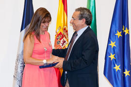 Encarnación Cañadas y José Ángel Narváez. Homenaje al personal que cumple 25 años de servicio en la UMA. Paraninfo. Junio 2016