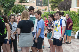 Llegada de alumnado. Examen en el aula Magna de la Facultad de Económicas y Empresariales. Olimpiada Española de Economía, Fase Nacional. Málaga. Junio de 2015