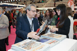 José Ángel Narváez en el estand del Diario Sur. Jornadas de Puertas Abiertas de la Universidad de Málaga. Complejo Polideportivo Universitario. Abril de 2016